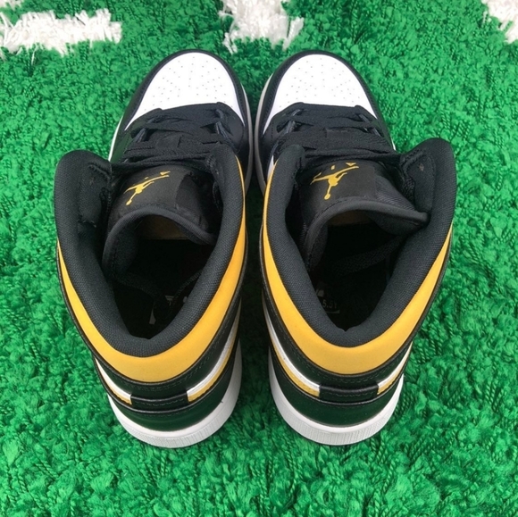 Air Jordan 1 Mid GS White Pollen Black Sneaker size 4y 5.5 women's - Picture 6 of 9